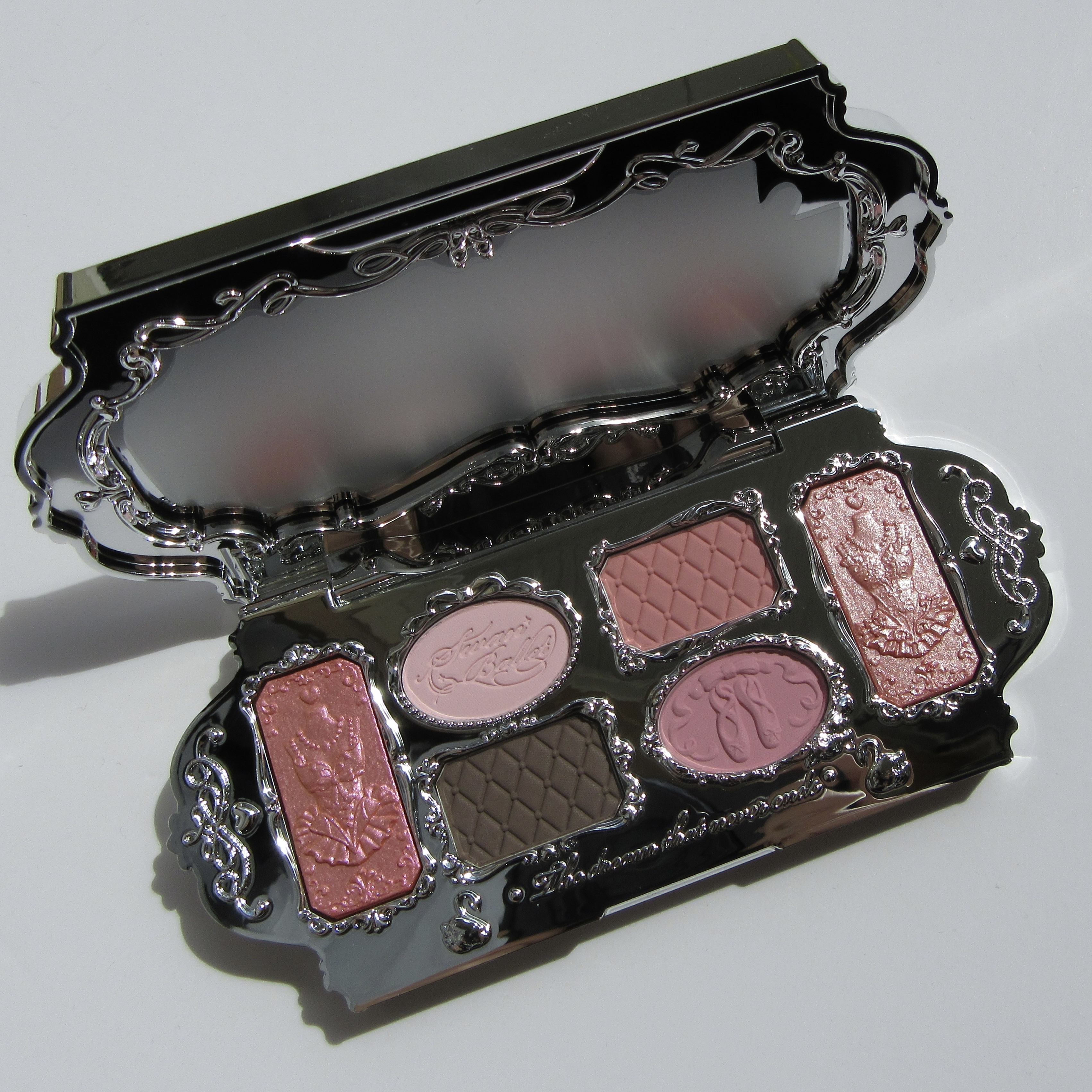 フラワーノーズスワンバレエシリーズ アイシャドウパレット 03 ピンクスワン/FlowerKnows/アイシャドウパレットを使ったクチコミ（2枚目）