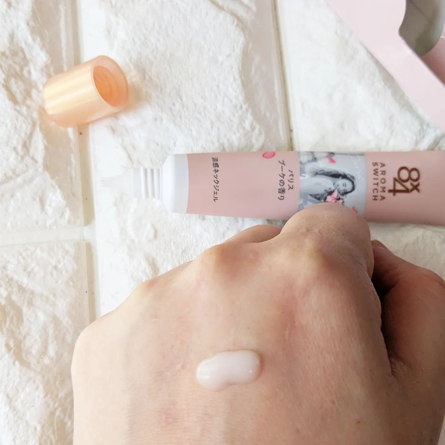 8x4 アロマスイッチ 涼感ネックジェル パリスブーケの香り/８ｘ４/デオドラント・制汗剤を使ったクチコミ（3枚目）