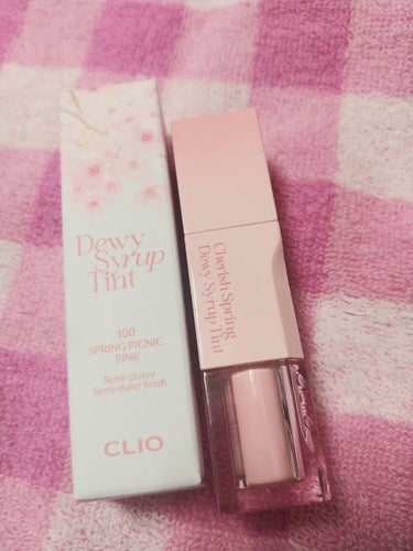 
CLIO  デューイシロップティント  100
SpringPicnikpink

写真は全て室内光
加工無し

総合評価↓ 
色持ち ★★★☆☆
香り       ★★☆☆☆


色はオレンジピンク