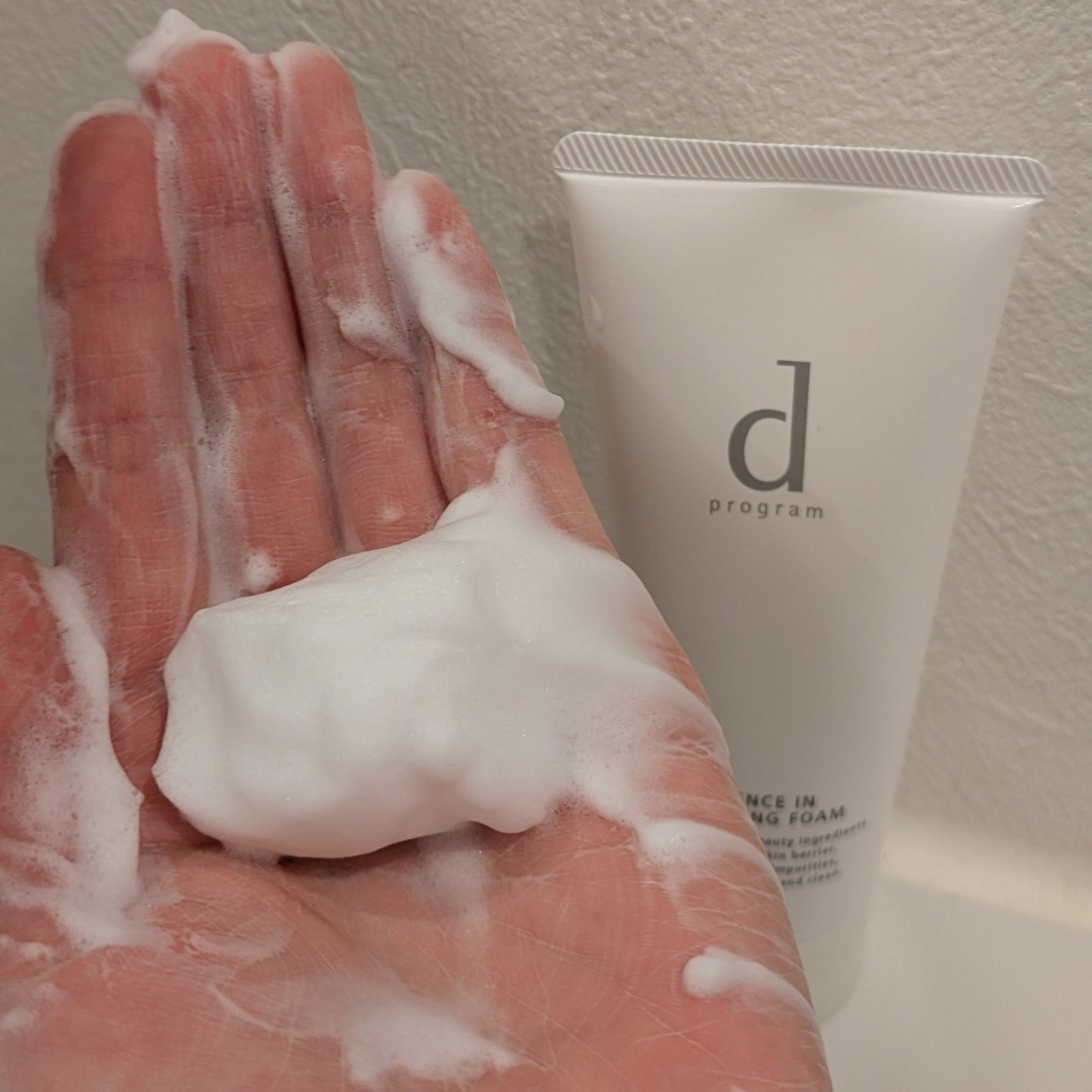 エッセンスイン クレンジングフォーム/d プログラム/洗顔フォームを使ったクチコミ(4枚目)