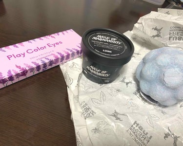 今日の購入品！

初めてLUSHに行きました！
パワーマスクSPとブラックベリーボムというバスボムを買いました！めっちゃいい匂いがして使うのが楽しみです！

