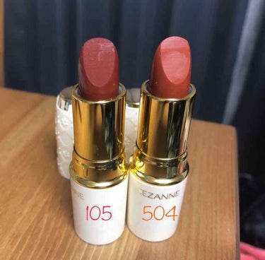 セザンヌ

✨ラスティングリップカラーN✨

秋リップ

💄105ブラウン系
💄504オレンジ系

発色がよく、はっきりくっきり！
105ブラウン系は赤みもあるけど、ザ、ブラウン。
ぽんぽん塗りとベタ塗