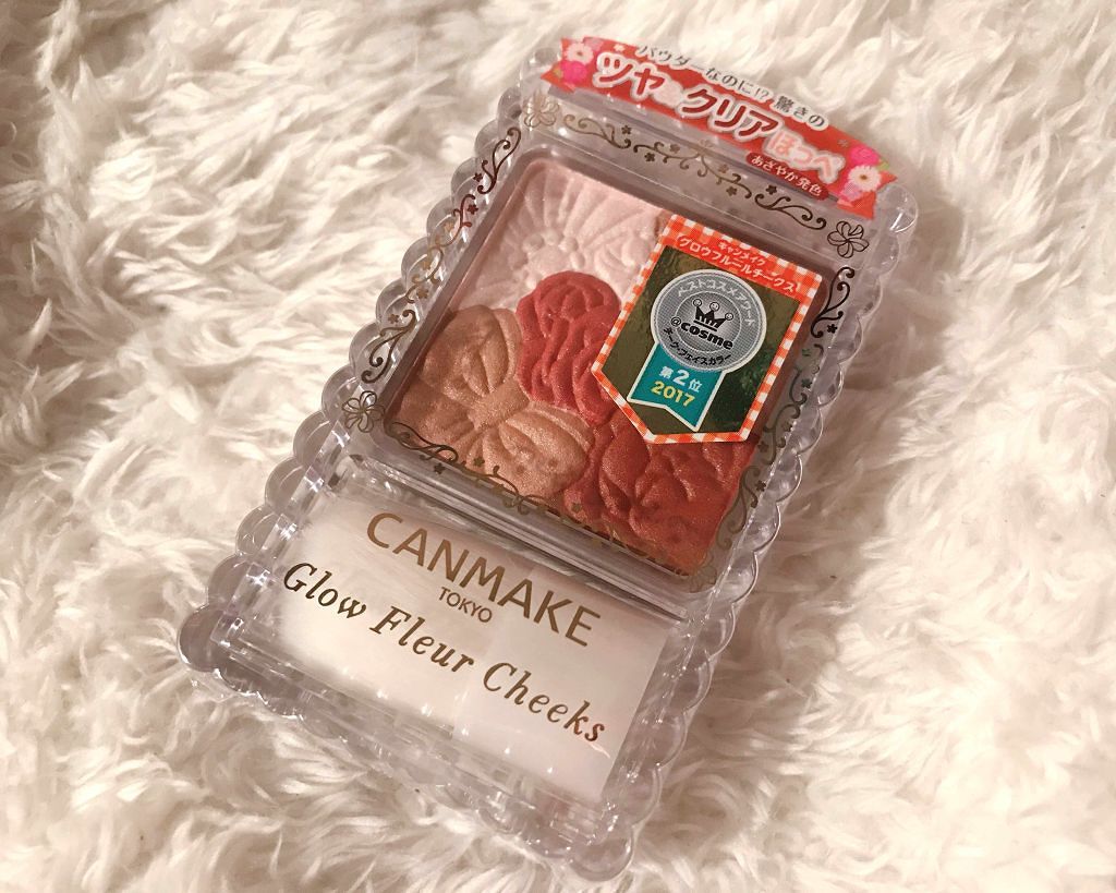 キャンメイクのグロウフルールチーク✨
限定色のNo.10です☺︎

今までテラコッタ系の色味のチークを使ったことがなく、いつも通りのメイクでチークを変えただけで大人っぽく仕上がり満足でした❤️

私はサッと大きめのブラシに取り、頬の高めの位