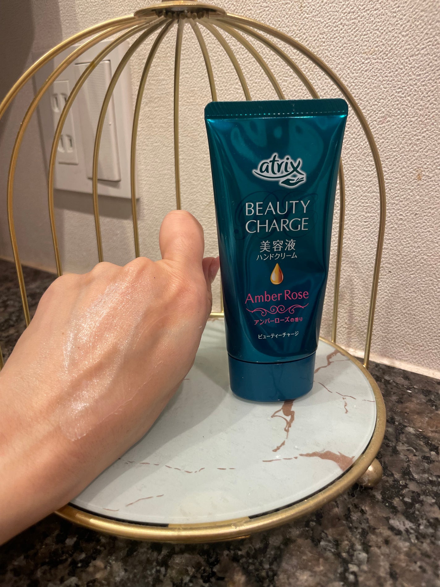 ビューティーチャージ アンバーローズの香り/アトリックス/ハンドクリームを使ったクチコミ(2枚目)