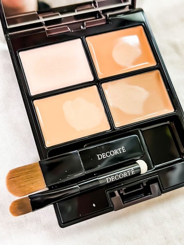 DECORTÉ トーンパーフェクティング パレットのクチコミ「DECORTÉ　トーンパーフェクティング パレット
　　　　　　　　　　〈 01 ライトベージ.....」（2枚目）