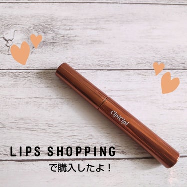 【使った商品】
CipiCipi ラッシュフルールマスカラ
01マーマレードブラウン
全3色／1,320円(税込)

【色味】
明るめのブラウン。オレンジとブラウンの間。とても発色が良い◎

【ロングorボリューム】
自然な長さとボリューム。

【キープ力】
ビューラーで上げたまつ毛が少しだけ下がるけどガッツリ下向きにはならなかった。許容範囲。

【良いところ】
ブラシが細くてカーブがかってるのでまつ毛の短い部分なども色をのせやすい。
発色が良いのでひと塗りでも抜け感のあるトレンドまつ毛になる。

【イマイチなところ】
お湯落ちマスカラだけどスルンとは落ちない。その分カールも落ちにくくていいのかもだけど、オフするときにまつ毛を引っ張ってしまったりしないよう注意が必要かも。

カラーマスカラをいろいろ試してるけどシピシピは発色が良いのでリピあり！

 #秋の先取りメイク 
#LIPS SHOPPINGで購入
の画像 その1