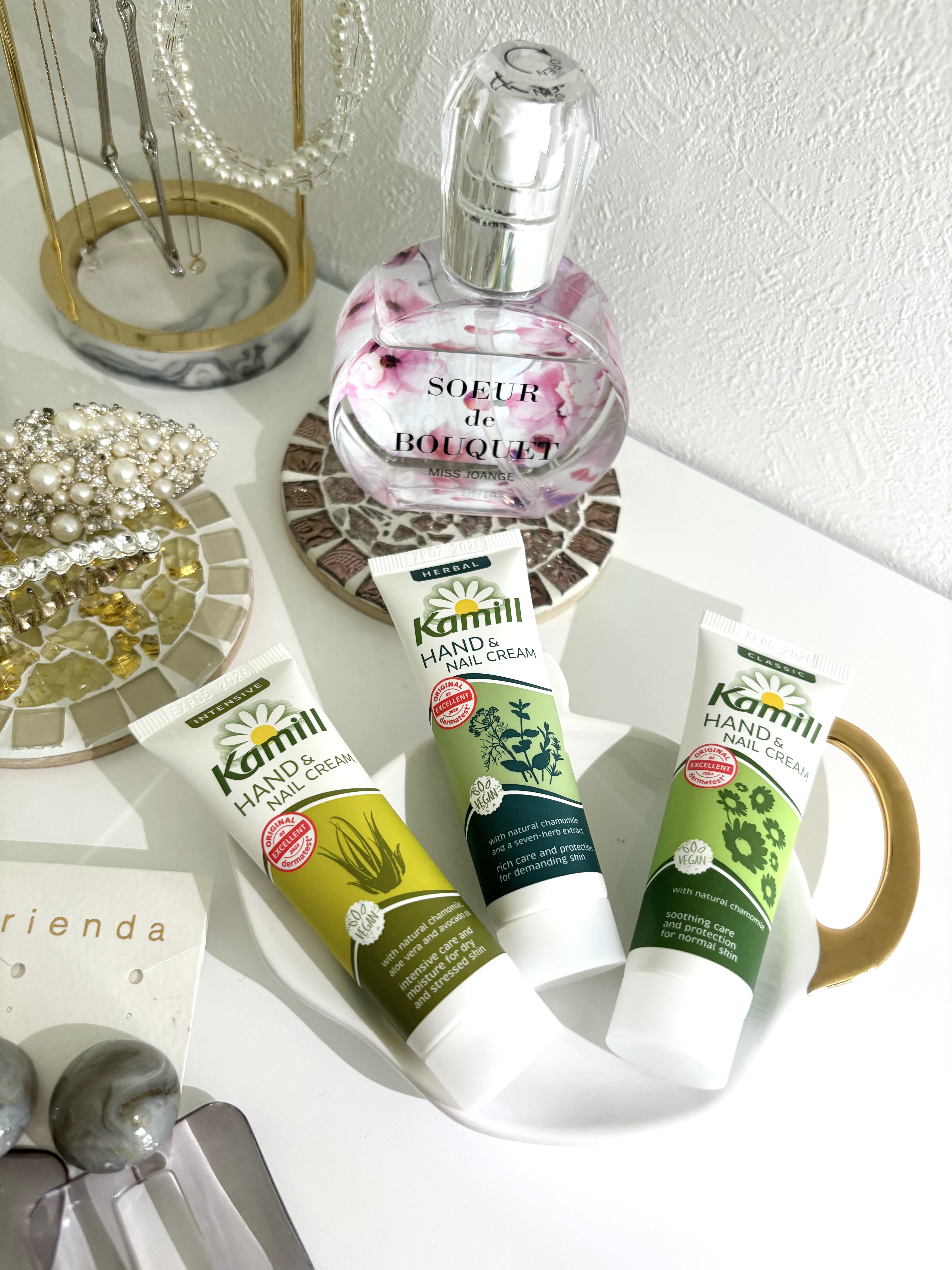 ハンド＆ネイルクリーム クラシック 3OML ミニ/カミール/ハンドクリームを使ったクチコミ（3枚目）