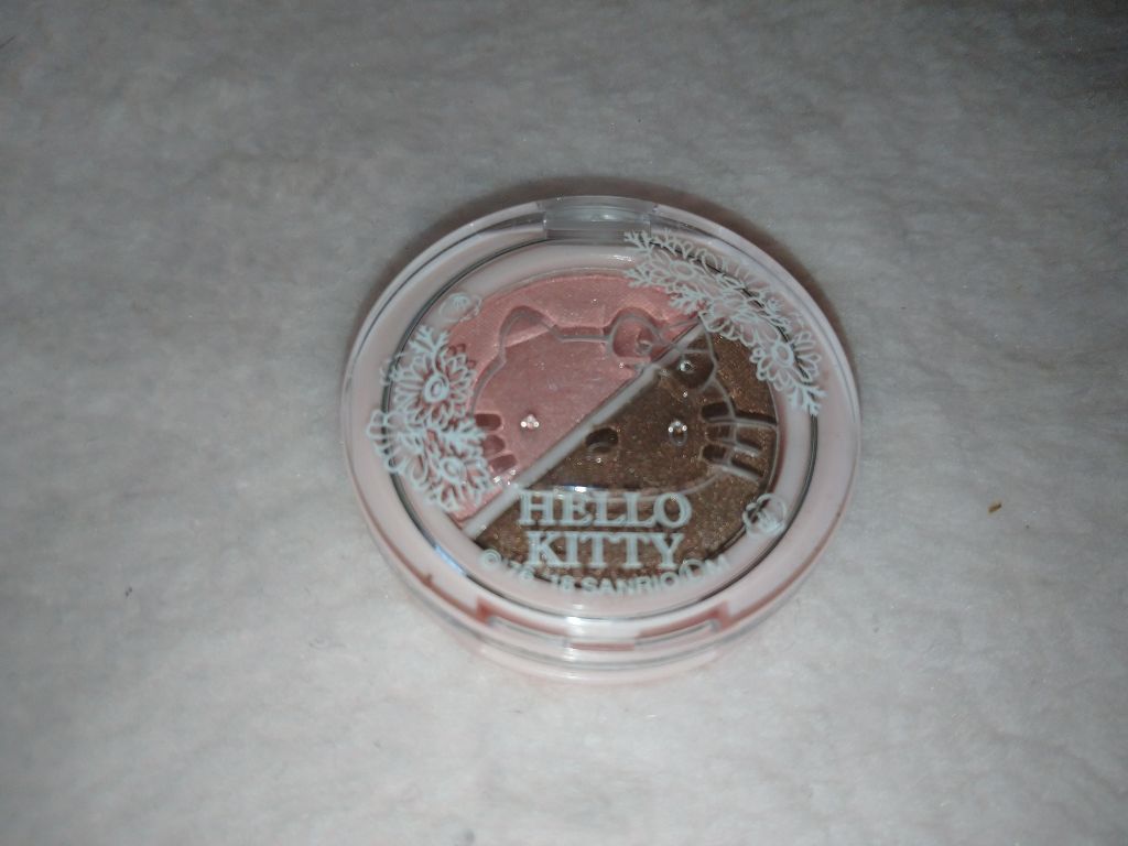 パウダーアイシャドウ ブルーミングキティ/DAISO/アイシャドウパレットを使ったクチコミ（1枚目）