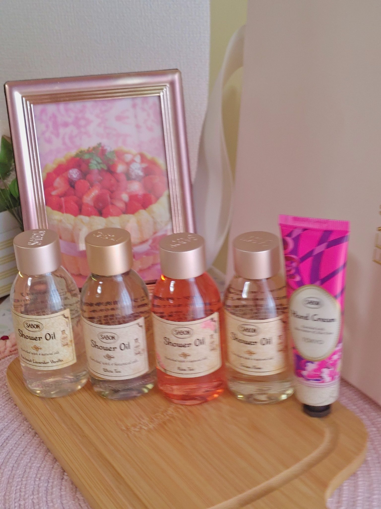 SABON  シャワーオイル ローズティーのクチコミ「SABON シャワーオイル ローズティー
100ml  1.320円

華やかな
オーソドック.....」（2枚目）