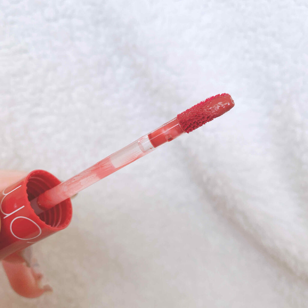 ジューシーラスティングティント/rom&nd/リップティントを使ったクチコミ（2枚目）