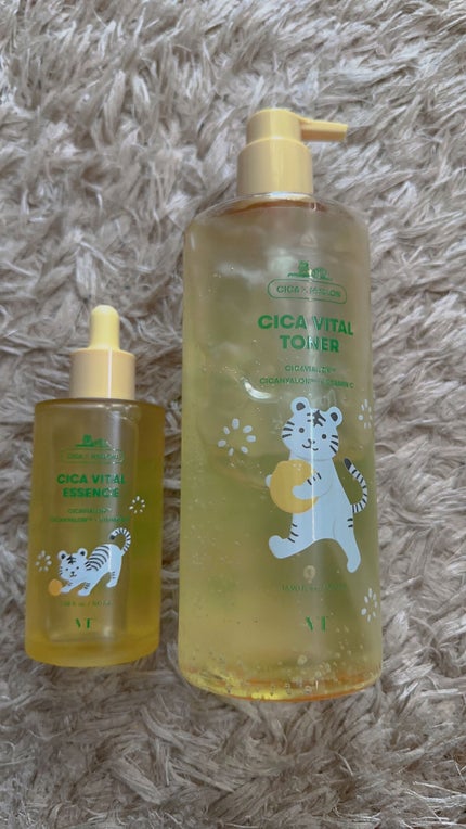 VT シカバイタル エッセンスのクチコミ「発売された時に1+1で買ったシカバイタル
匂いも好きな感じ
トナーはジェルみたいで個人的には美.....」(1枚目)