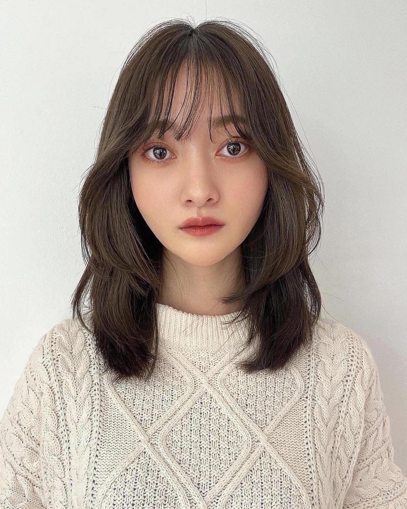 HARUNA on LIPS 「鎖骨ミディのたっぷりレイヤーに✨✨#鎖骨ミディアム肩上で、重め..」(3枚目)