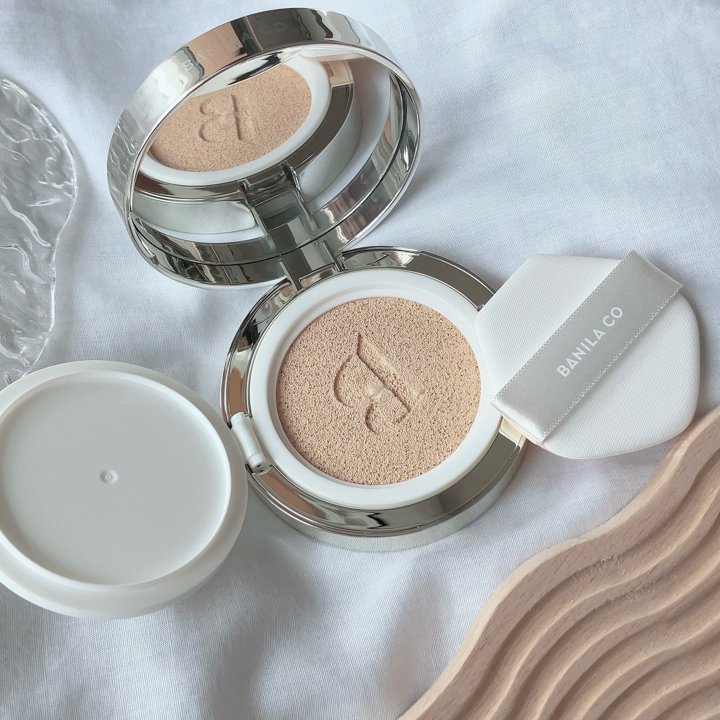 カバーリシャス アルティメット ホワイトクッション モイスチャー 19 ライト＜ゼリーエディション　ホワイト＞/BANILA CO/クッションファンデーションを使ったクチコミ（3枚目）