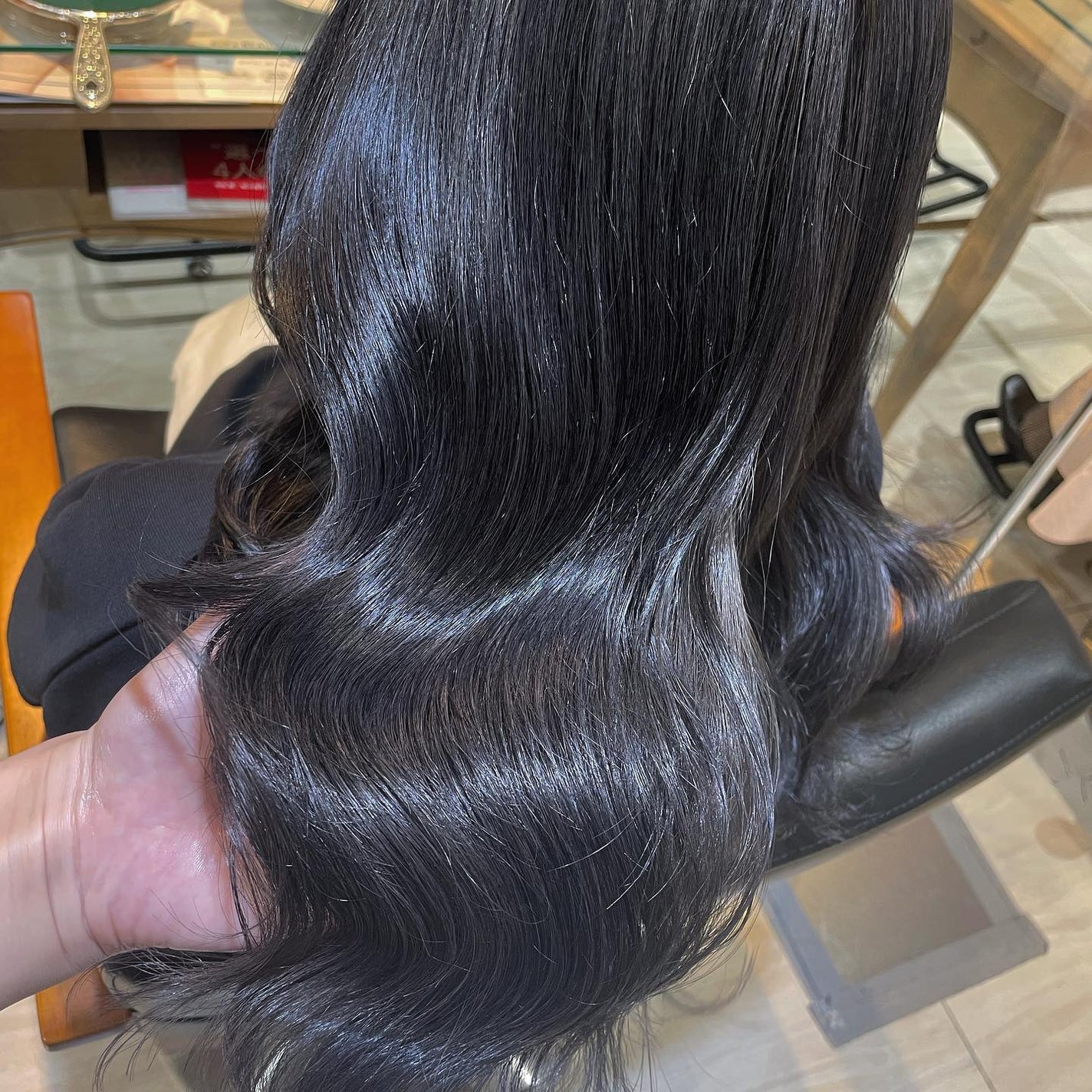 tsugumi on LIPS 「赤み撃退color🤍.ダークシルバーグレージュ😋🖤.赤み、オレ..」(1枚目)