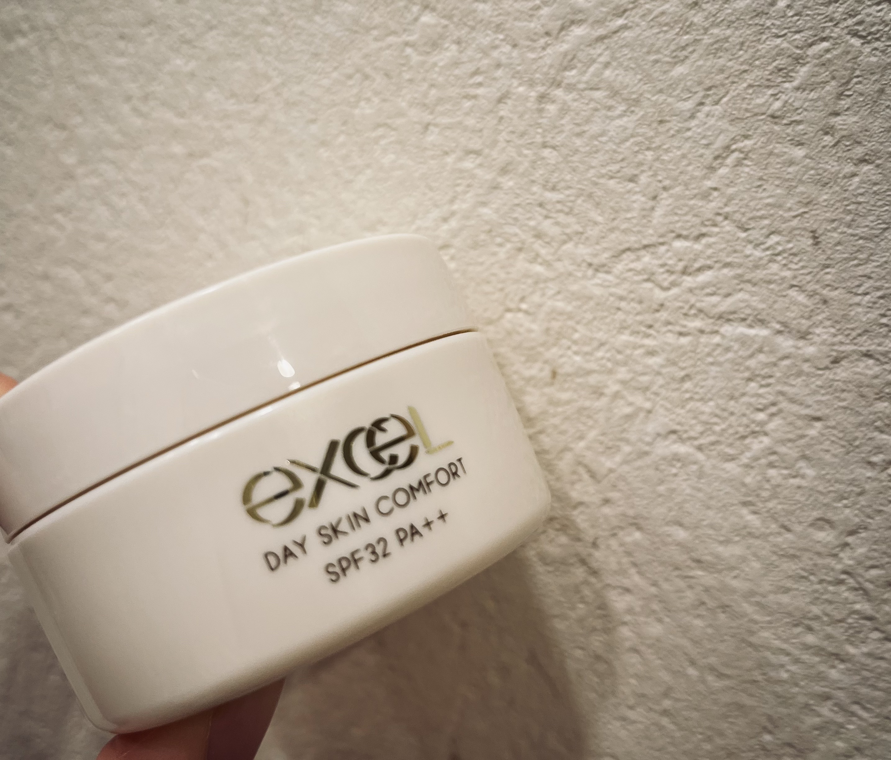 デイスキンコンフォート 24' ベースアイテムセット DC  ナチュラルオークル10(デイスキンコンフォート 43g＋フェザライズオン パウダー ナチュラルオークル10 10g)(限定)/excel/フェイスクリームを使ったクチコミ（1枚目）