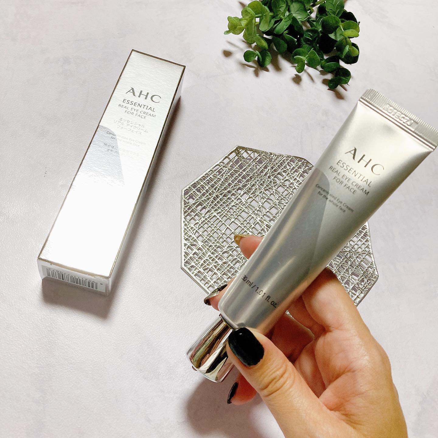 エッセンシャル リアル アイクリーム フォーフェイス/AHC/アイケア・アイクリームを使ったクチコミ（1枚目）
