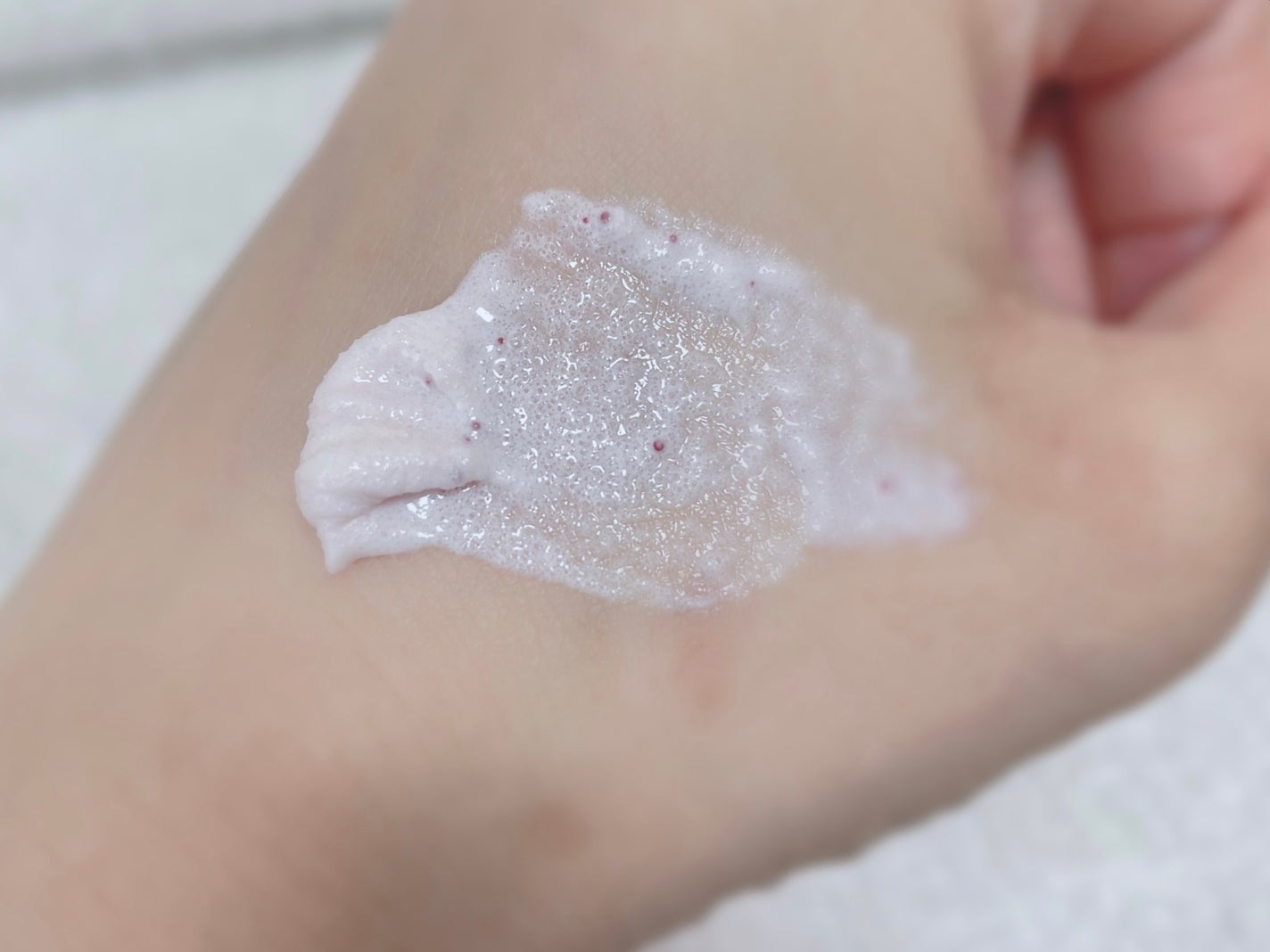 ダヴ ふわとろクリーミースクラブ ザクロ&シアバター/ダヴ/ボディスクラブを使ったクチコミ(2枚目)