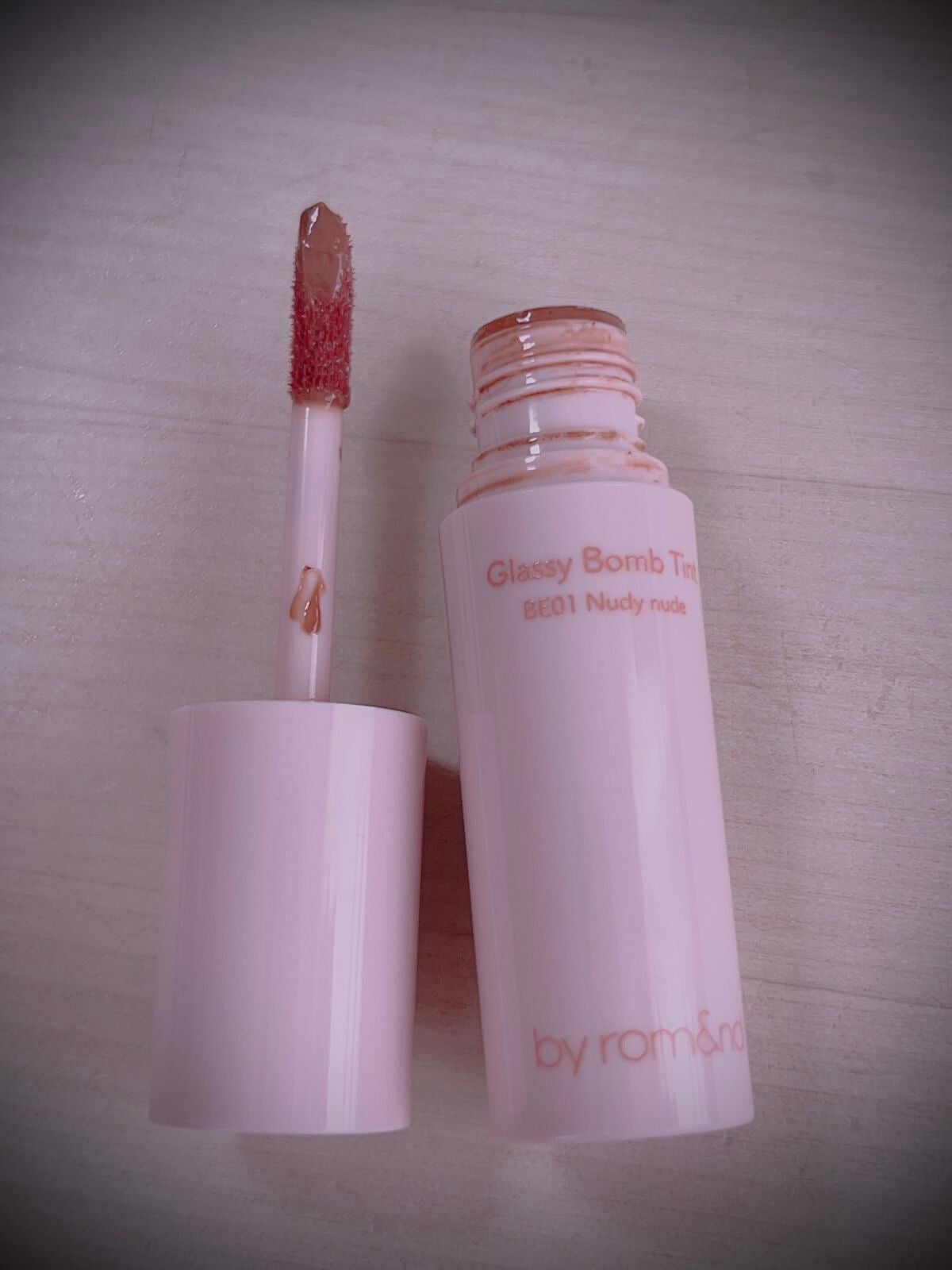 アンドバイロムアンド グラッシーボムティント/&nd by rom&nd/リップティントを使ったクチコミ(1枚目)