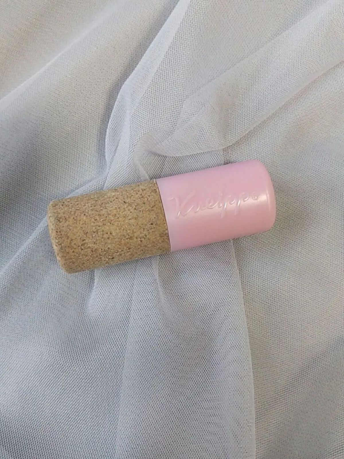 オーガニック リップバーム スイートアーモンドの香り/クナイプ/リップケアを使ったクチコミ（3枚目）