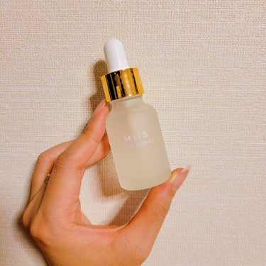 MiiS(ミーズ)/ホワイティエッセンス/歯磨きジェル/20ml
made in Japan/単品￥4,620 ※定期購入初回の値段￥2,310

〈パケ〉
ビン ※スポイトはプラスチック
ホワイトのす