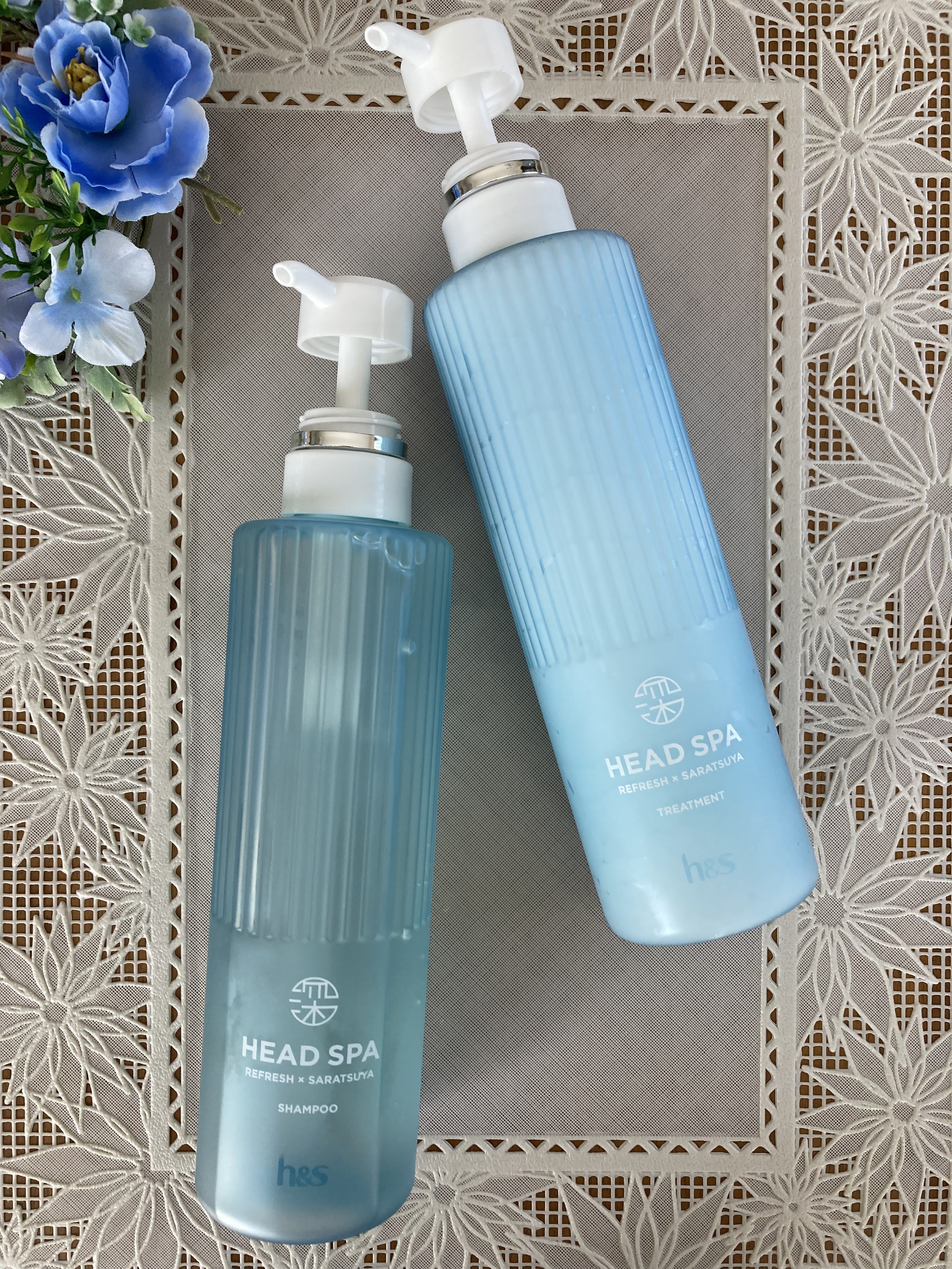 h&s
リフレッシュ xさらつやシャンプー(医薬部外品）トリートメント

使ってみましたっ😆🍀

深体験ヘッドスパで、地肌ケア＆ヘアケア🫧

まずこの綺麗でオシャレな、ブルーのボトルに一目惚れ✨✨🩵

こうゆうデザイン大好きです💙