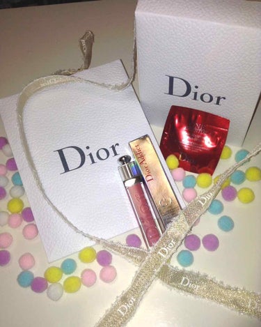 友達からクリスマスプレゼント🎁でDiorのアディクトグロスもらいました🤤💄

みずみずしくて唇がぷっくりします🤤💋

色は583のフラワーです🌸

ぜひ使ってみてください🧚🏻‍♀️
#デパコス #ディオ