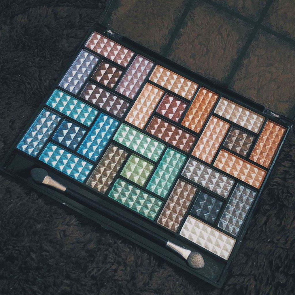 30COLORSEYESHADOWPALETTE/Dolly Angel/アイシャドウパレットを使ったクチコミ(2枚目)