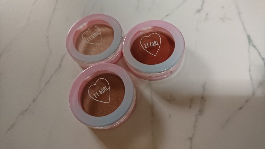 ダイソー×IT GIRL アイシャドウ/DAISO/単色アイシャドウを使ったクチコミ（1枚目）