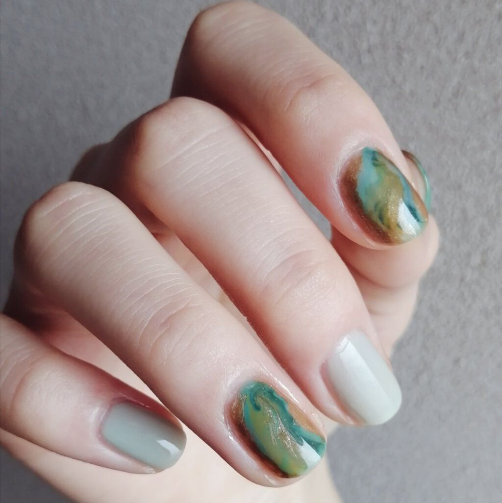 グロウアップネイルカラー [G009]ニアーアテンドデアー/hince/マニキュアを使ったクチコミ（1枚目）