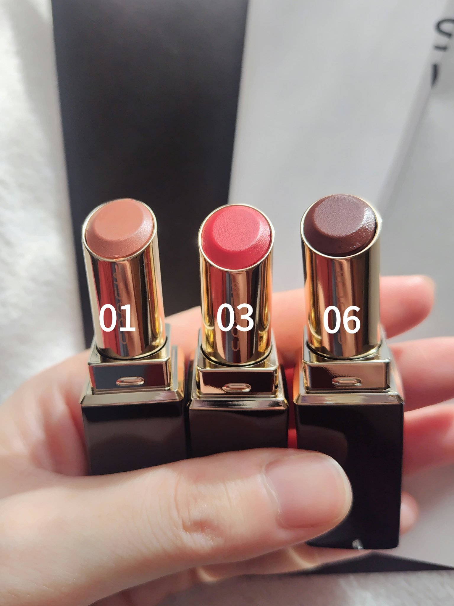 SUQQU モイスチャーグレイズリップスティック　01 陽風 SUQQU ﾓｲｽﾁｬｰ ｸﾞﾚｲｽﾞ ﾘｯﾌﾟｽﾃｨｯｸ 01