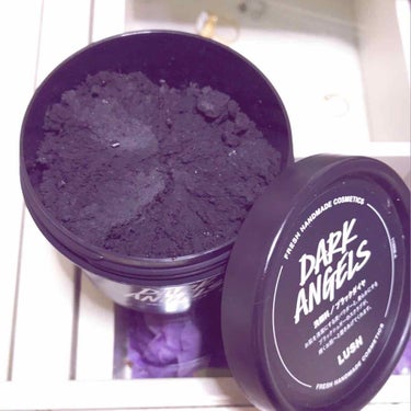 【LUSH ブラックダイヤ】

以前紹介して絶賛していたLUSHのクリスマスシーズン限定の洗顔がなくなったので、少し前に新しくこのブラックダイヤを買って使ってみました！

ブラックダイヤを使うのは初めて