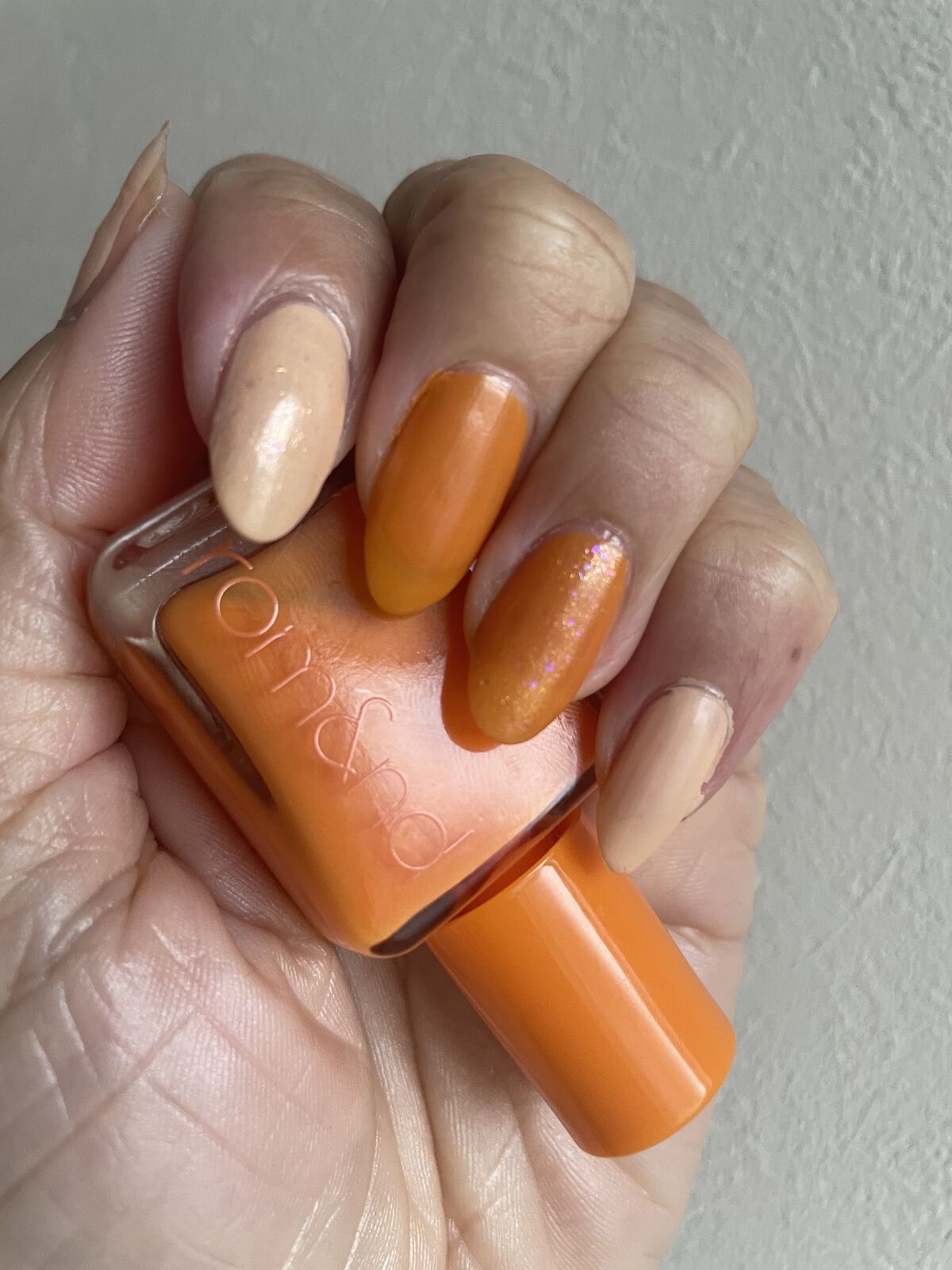 ディオール ヴェルニ 331 ミネラル ピーチ (スプリング コレクション2022数量限定色)（生産終了）/Dior/マニキュアを使ったクチコミ（2枚目）
