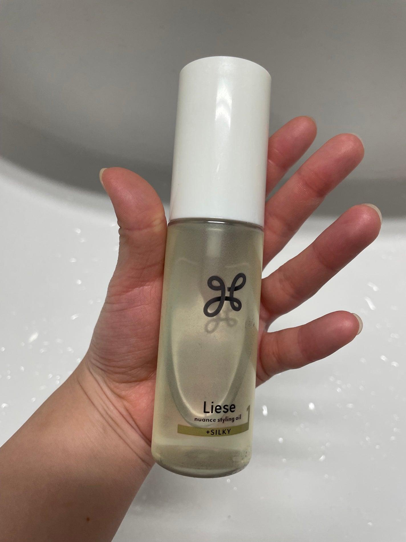 めー on LIPS 「#スタイリングオイル#liese#はじめての投稿..」(1枚目)