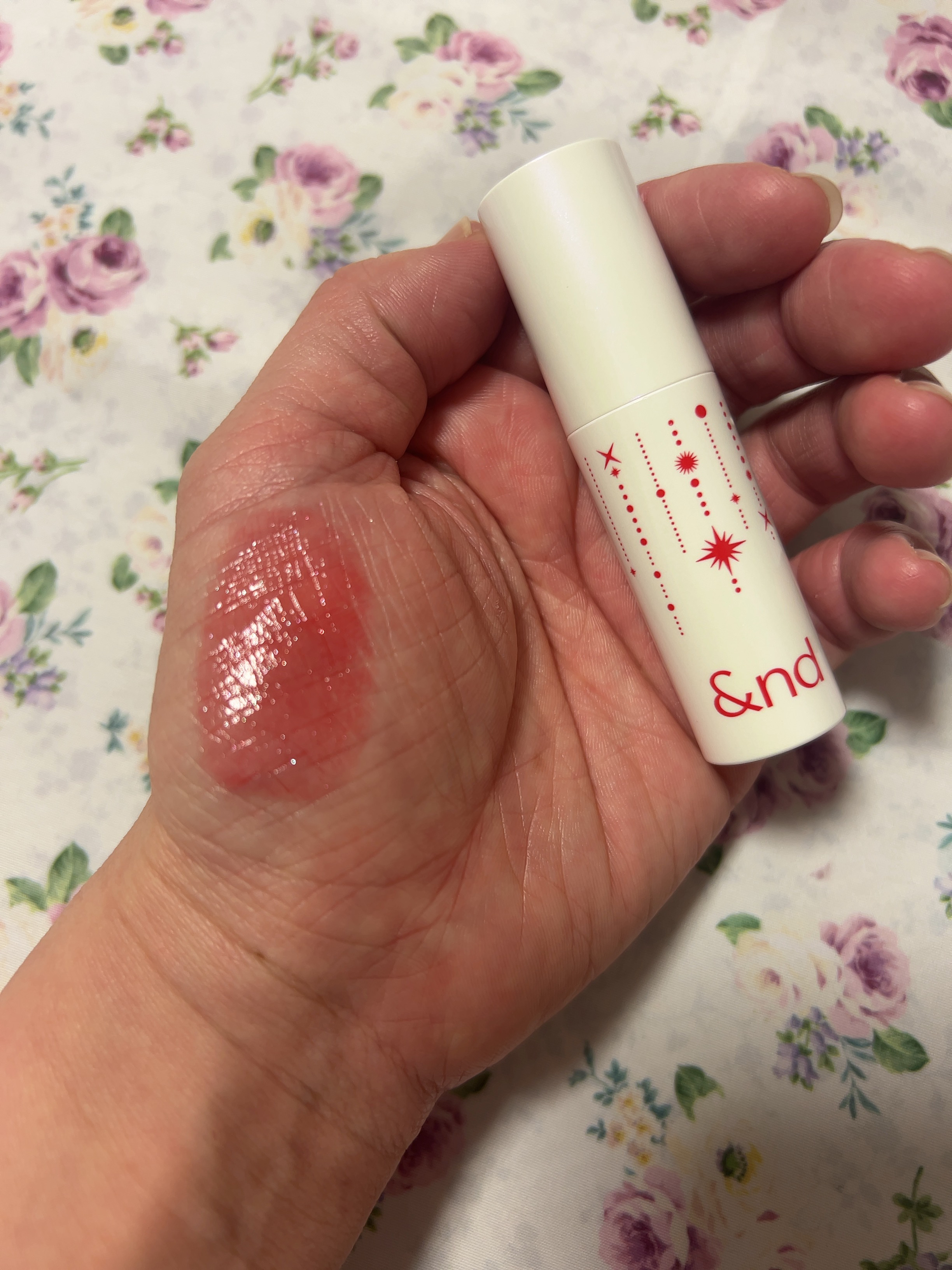 アンドバイロムアンド　グラッシーボムティント HL01 RED FLAKE/&nd by rom&nd/リップティントを使ったクチコミ（2枚目）