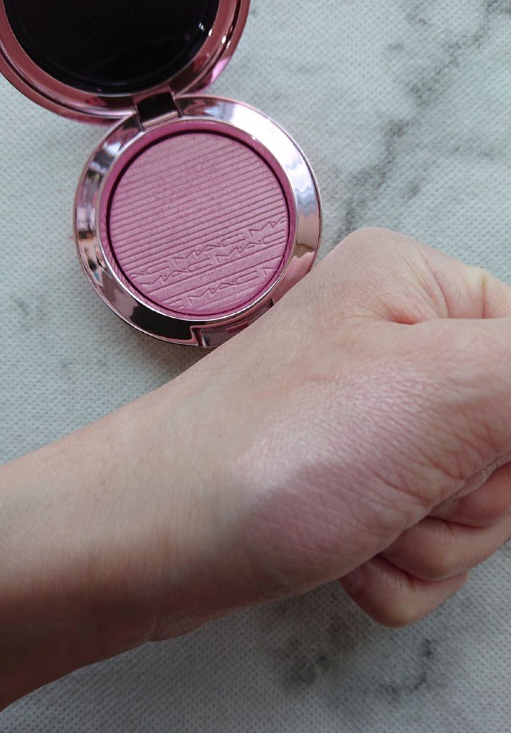 パウダー キス アイシャドウ ベスト オブ ミー/M・A・C/単色アイシャドウを使ったクチコミ（2枚目）