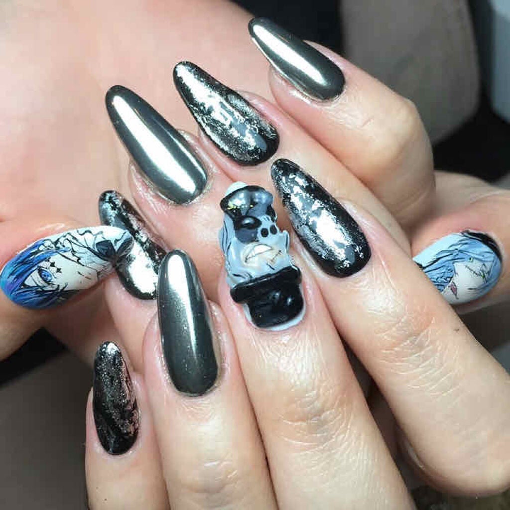 たちつ(てと ゚д゚)ホスィ… on LIPS 「黒執事葬儀屋さんが大好きですネイリストさんの手描きです!繊細過..」(2枚目)