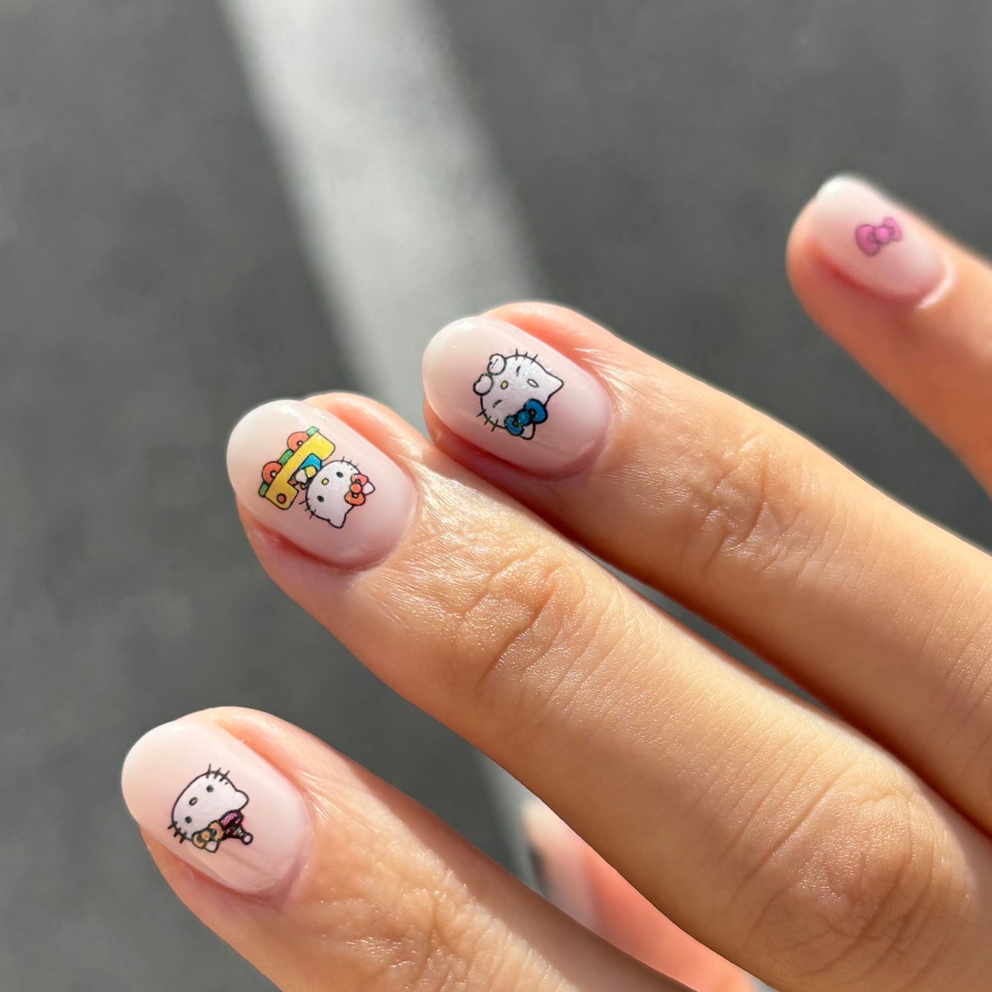 夏美🍉フォロバ on LIPS 「【今年のキャラネイルオーダーでぶっちぎりのno.1🎉ハローキテ..」(3枚目)