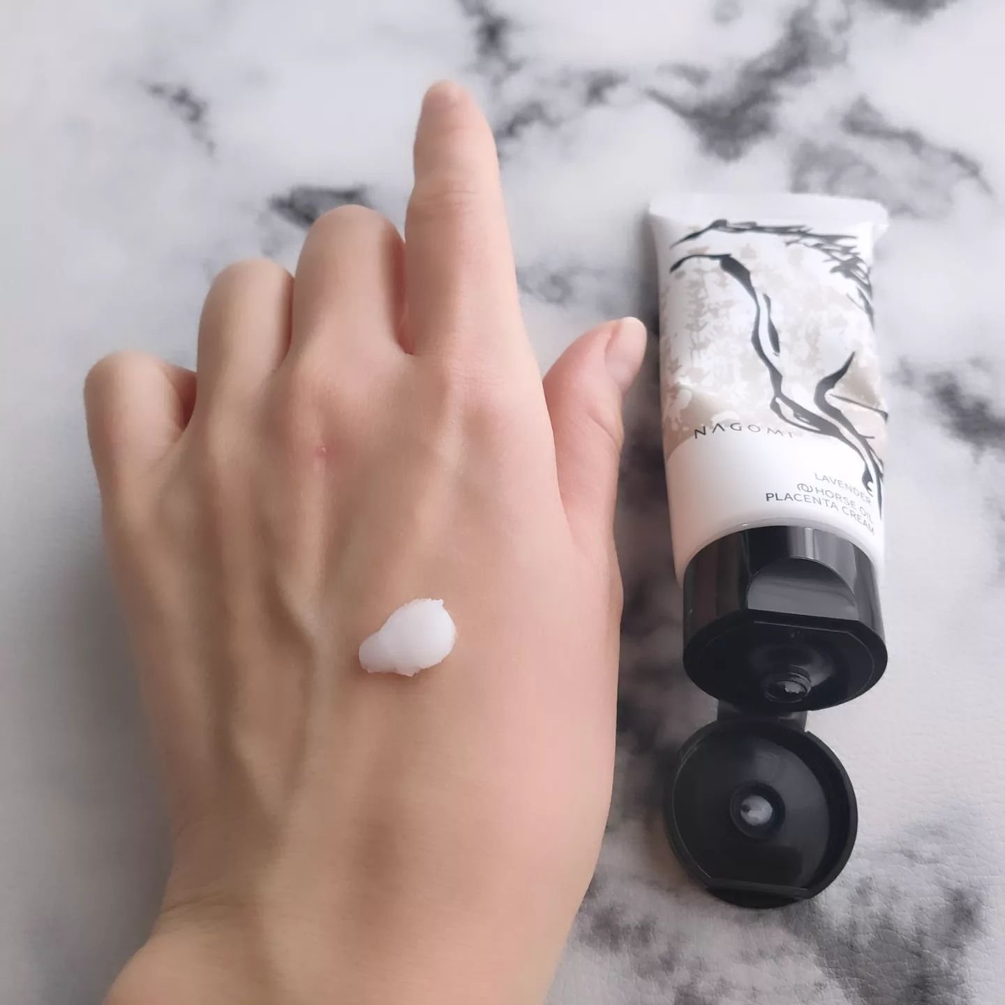 ⾺プラセンタエキス配合 ⾺油クリーム ラベンダーの⾹り/＆NAGOMI/ボディクリームを使ったクチコミ（3枚目）