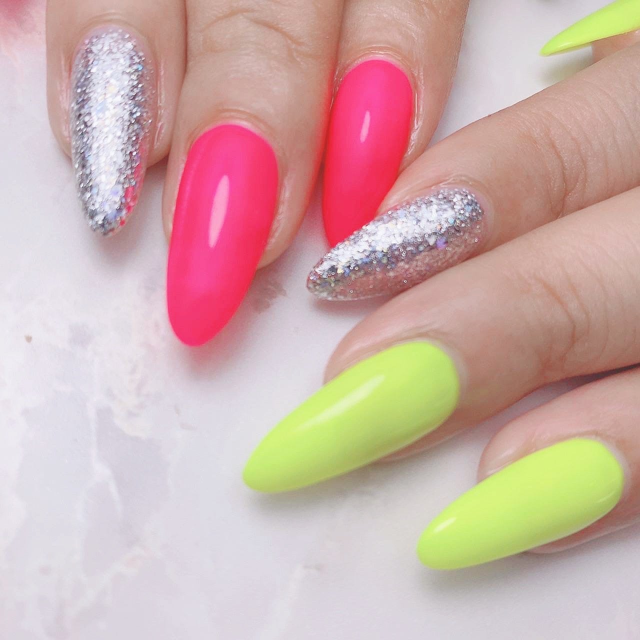 メイ on LIPS 「#夏ネイル#ネオンカラーネイル#ロングネイル..」(2枚目)