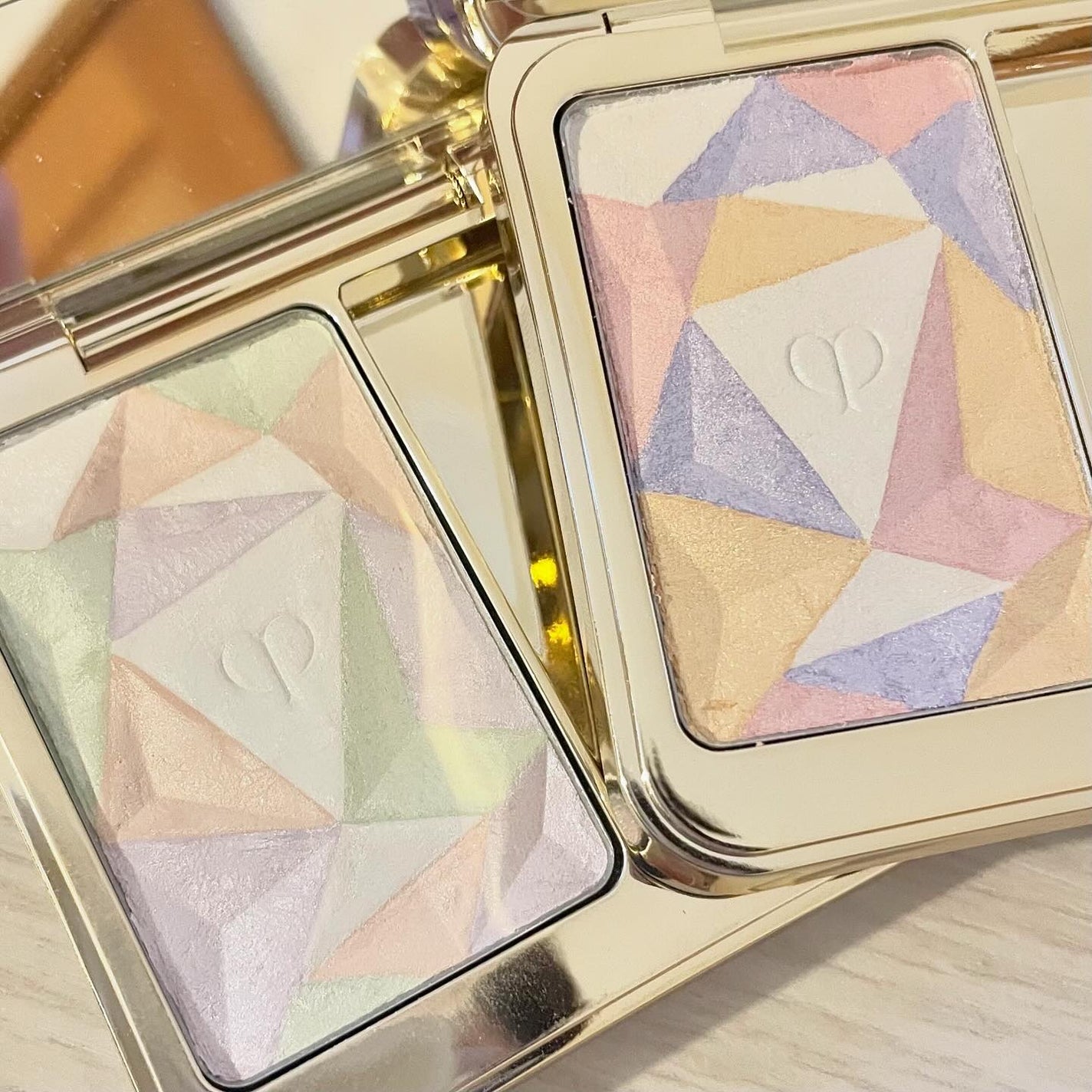 ル・レオスールデクラ /クレ・ド・ポー ボーテ/パウダーハイライトを使ったクチコミ(2枚目)