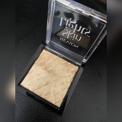 スキンライト プリズマティック ハイライター/REVLON/プレストパウダーを使ったクチコミ(1枚目)