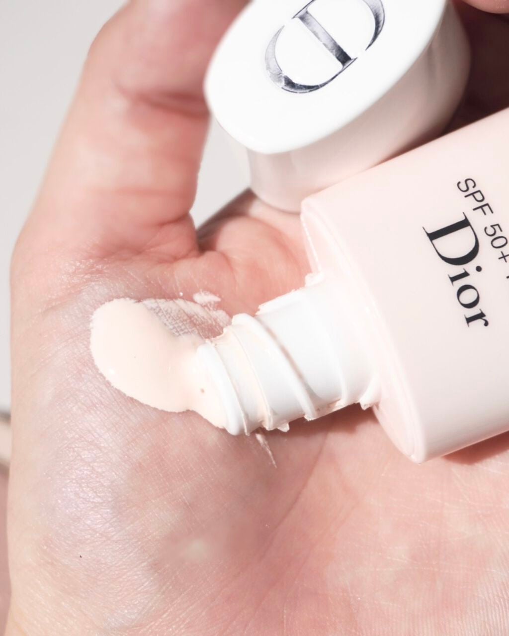 【旧】スノー UVシールド トーンアップ 50+/Dior/日焼け止めミルクを使ったクチコミ(3枚目)