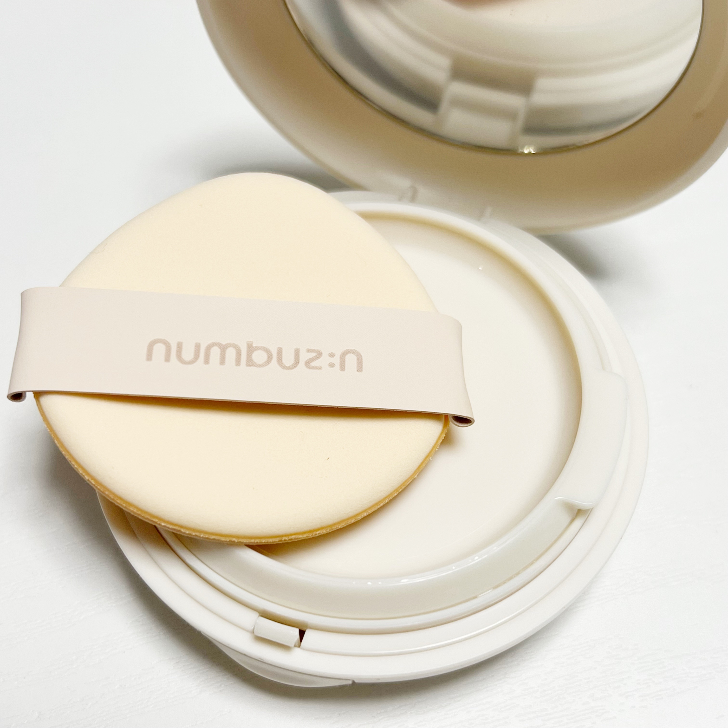 3番 ノーファンデ陶器肌トーンアップクッション/numbuzin/クッションファンデーションを使ったクチコミ（3枚目）