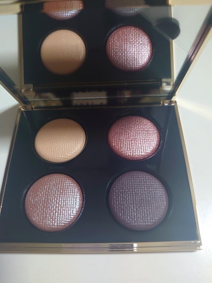 リュクス アイシャドウ クォード グロウ ウィズ ラブ コレクション/BOBBI BROWN/アイシャドウパレットを使ったクチコミ(2枚目)