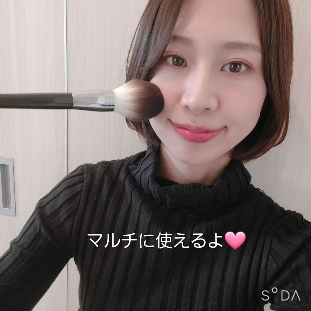 まるみ♡ on LIPS 「このブラシ好きすぎる💗💗💗チーク大好きマンの私😇美容部員時代か..」(4枚目)