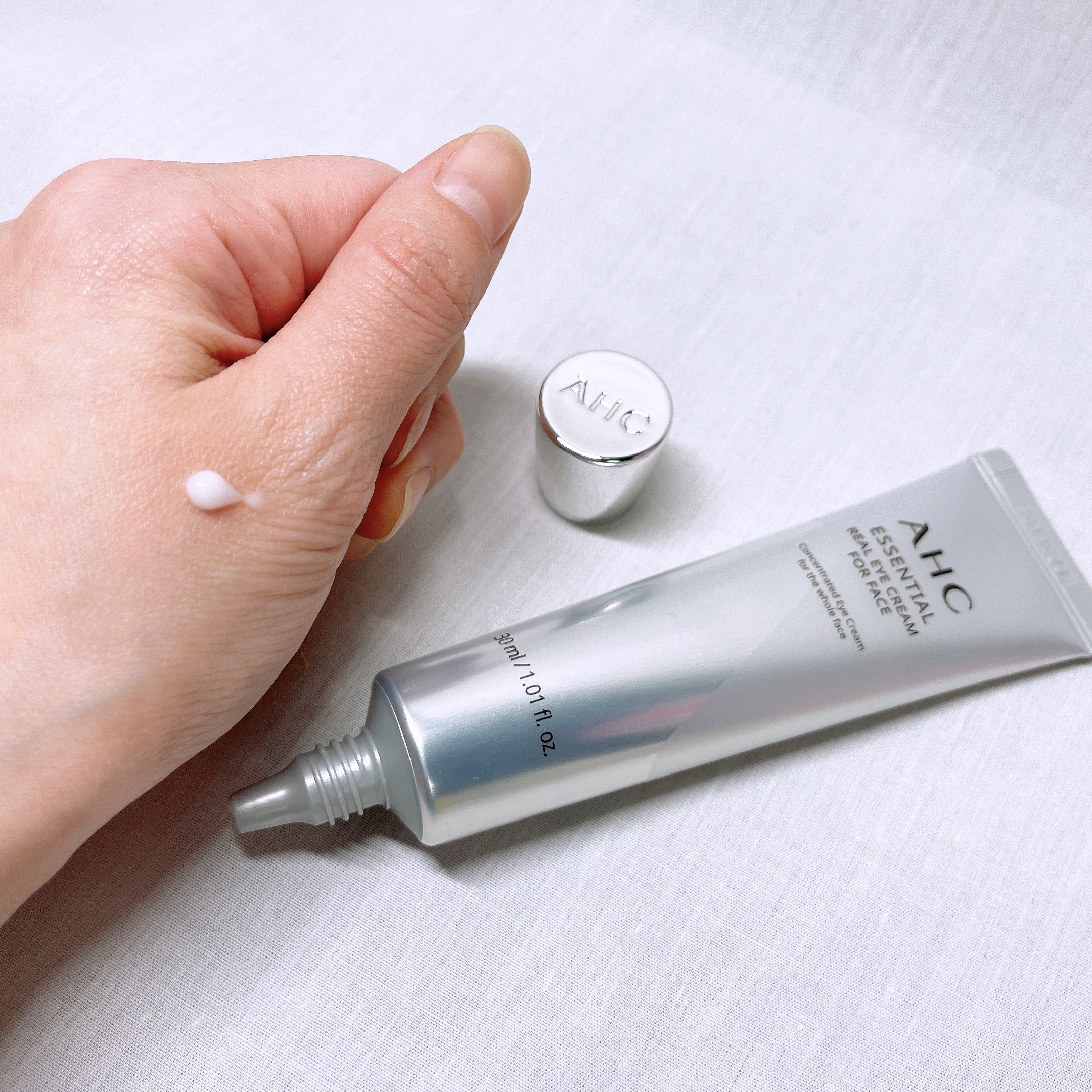 エッセンシャル リアル アイクリーム フォーフェイス/AHC/アイケア・アイクリームを使ったクチコミ（3枚目）