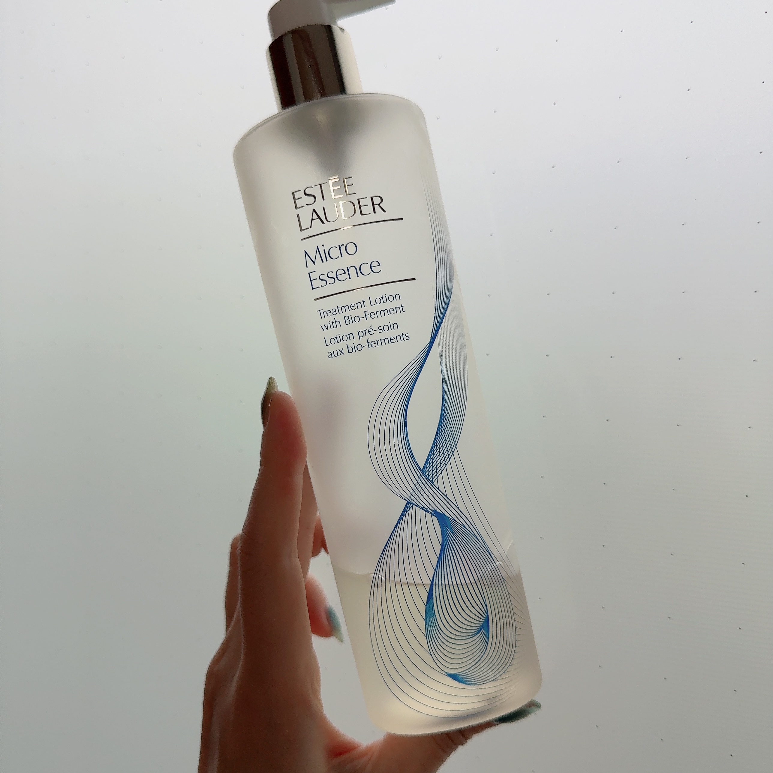 ESTEE LAUDER マイクロ エッセンス ローション BFのクチコミ「エスティローダ―
🫧マイクロ エッセンス ローション

▶︎紫外線や乾燥などの外的ダメージを受.....」（1枚目）