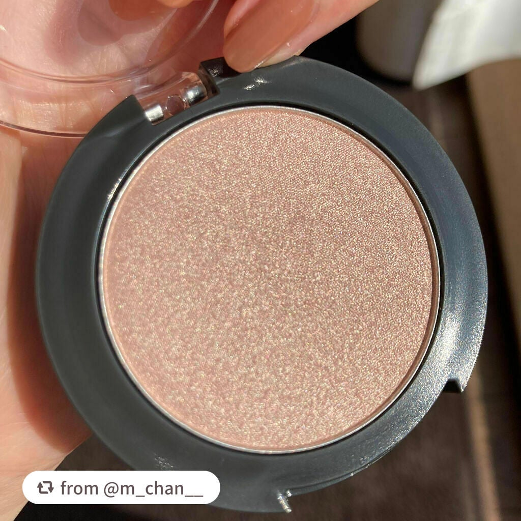 オーロラシマー ハイライター/innisfree/パウダーハイライトを使ったクチコミ(2枚目)