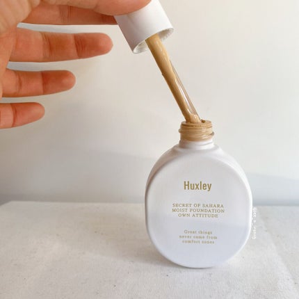 モイストファンデーション ; オウンアティテュード/Huxley/リキッドファンデーションを使ったクチコミ(2枚目)