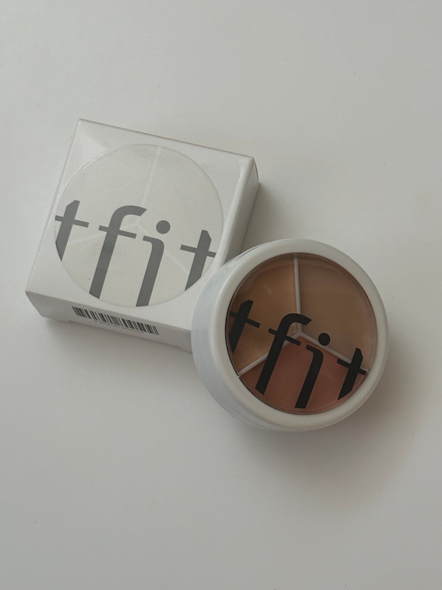 kaya_mama_ on LIPS 「TFITさまのカバーアッププロコンシーラー🤍わたしは[cool..」(2枚目)